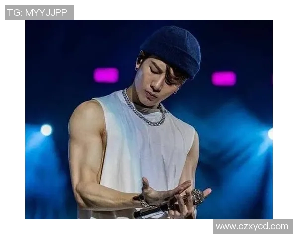 足球明星展现完美腹肌的魅力瞬间与健身秘诀分享